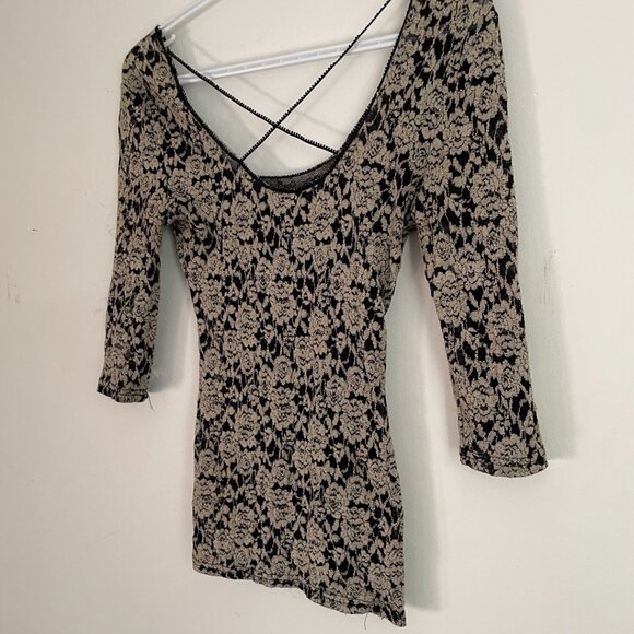 Black and Beige Floral Lace Long Sleeve Top - Picture 5 of 8